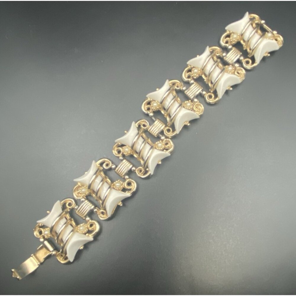 Vintage Gold Tone Link Bracelet White Opaque Plastic Faux Pearl Accent  1950-60s - Picture 6 of 9